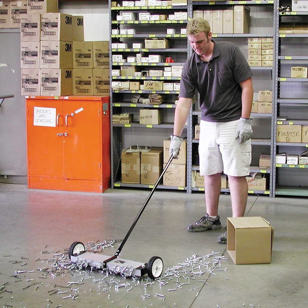 magnetic-sweeper-push-type-12-sweeping-w-6.jpg